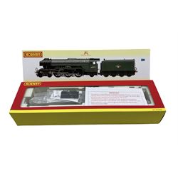 Hornby '00' gauge R2342 Class A3 The White Knight locomotive, boxed
