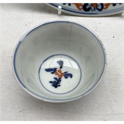 18th century Chinese plate with a centre vase of flowers within a floral border D23cm and a 19th century Japanese tea bowl