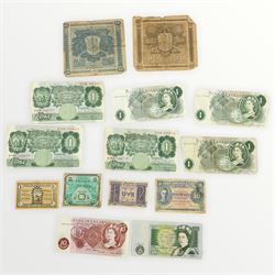 Great British and World banknotes including three Bank of England O'Brien series A Britannia one pound notes 'R38K', 'O19K' and 'K26K', Board of Commissioners of Currency Malaya twenty cents note 1st July 1941, various Russian banknotes etc