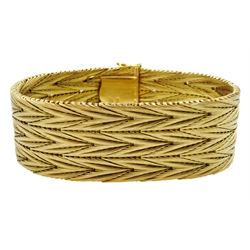 18ct gold herringbone link bracelet, London import mark 1972