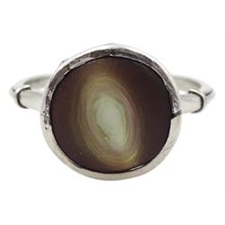 Platinum single stone brown/cream pearl ring 