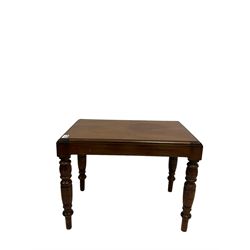 Mahogany occasional table, raised on turned supports 