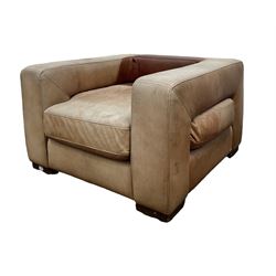 Armchair upholstered in leather 