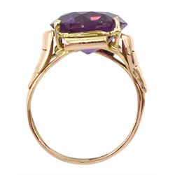 12ct gold Chinese purple stone ring, with character marks and a 9ct gold Chinese link bracelet