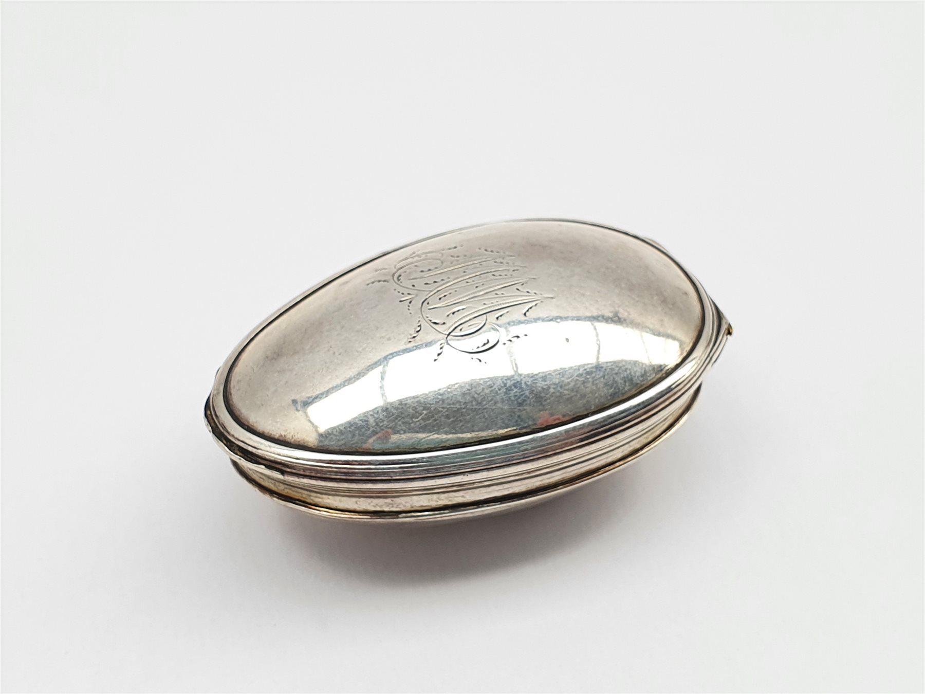 DS George III silver oval nutmeg grater with internal grille, engraved ...