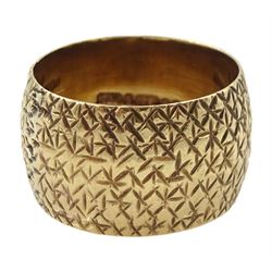 9ct gold textured wide band, London 1968