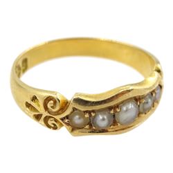 Victorian 18ct gold five split pearl ring with scroll shoulders, Chester 1899