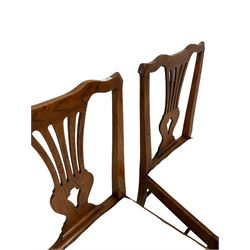 Pair early 19th century elm chairs, the shaped cresting rail over pierced splat and drop in seat pad, raised on squared supports  