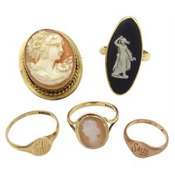 Gold Wedgwood cameo ring, gold cameo ring and brooch and two gold signet rings, all 9ct