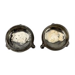 Pair of George III silver circular salts on triple shaped supports D6cm, marks rubbed (2)