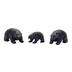 Group of three Black Forest type bears, each with glass eyes, L14cm max (3)