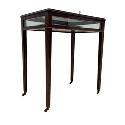 Gott's of Pickering - late 20th century Edwardian Revival mahogany Bijouterie table, bevel glazed hinged lid in moulded frame decorated with boxwood stringing and trailing foliate inlays, bevel glazed sides with satinwood band, on square tapering supports with brass cups and castors, the inner supports inscribed 