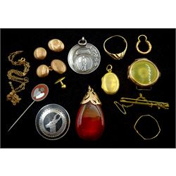 Victorian and later jewellery including gold sparrow brooch, 9ct gold locket, 22ct gold band, 18ct gold shirt stud, silver medallions and an agate pendant 
