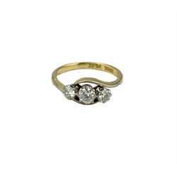 18ct gold diamond three stone ring, total diamond weight approx 0.60 carat