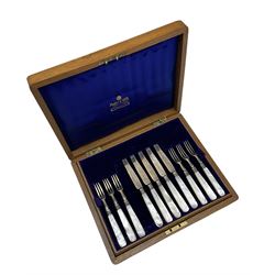 Set of eleven silver bladed dessert knives and twelve forks with mother of pearl handles in original oak case Sheffield 1912 Maker Mappin and Webb