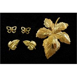 Gold leaf brooch, similar pair of stud earrings and pair of gold butterfly stud earrings, all hallmarked 9ct
