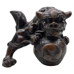 Bronze effect resin figure of a Chinese temple lion L10cm