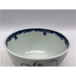 18th century Worcester blue and white bowl decorated with trailing leaves and flowers with open crescent mark D10cm and associated cover (the floral knop restored)