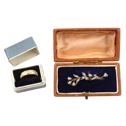 9ct gold wedding band with engraved decoration, hallmarked, gold paste stone shirt stud stamped 9ct, gold and silver leaf brooch and a gilt heart and anchor brooch