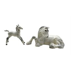 Beswick model of a grey Shire Mare lying down No2459 and a grey foal (2)