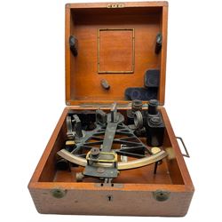 Early 20th century Sextant No13545 in fitted case with countersunk handle 
