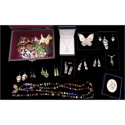 Silver and costume jewellery including Baltic amber pendant necklace, stone set earrings and brooches etc