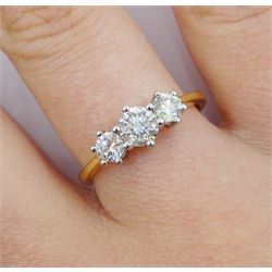 18ct gold three stone diamond ring, hallmarked, total diamond weight 0.75 carat