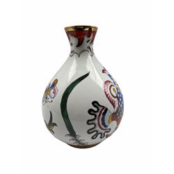 20th century porcelain baluster vase decorated in the style of Franz von Zülow (Austrian 1883-1963), with abstract painted and gilded design, H27.5cm 