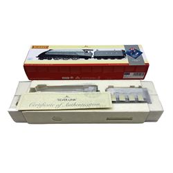 Hornby '00' gauge R2965 Class A4 locomotive 75th Anniversary of the Silver Jubilee Service, Silver Link, boxed 