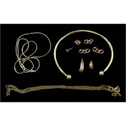 9ct gold jewellery oddments including single diamond hoop earring