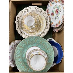 Spode St Leger limited edition plate, boxed,  Wedgwood St Leger plate, Derby Brocade pattern trio and various other items