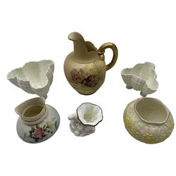 Royal Worcester porcelain to include a blush ivory flatback jug, decorated with flowers, no. 1094, H16cm squat vase no. 991, small cornucopia vase no. 3212, two shell vases etc (6)