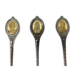 Set of six silver jubilee silver teaspoons 'The Sovereign Queens spoon collection', the gilded terminals depicting the head of an English queen Sheffield 1977 Maker John Pinches with paperwork