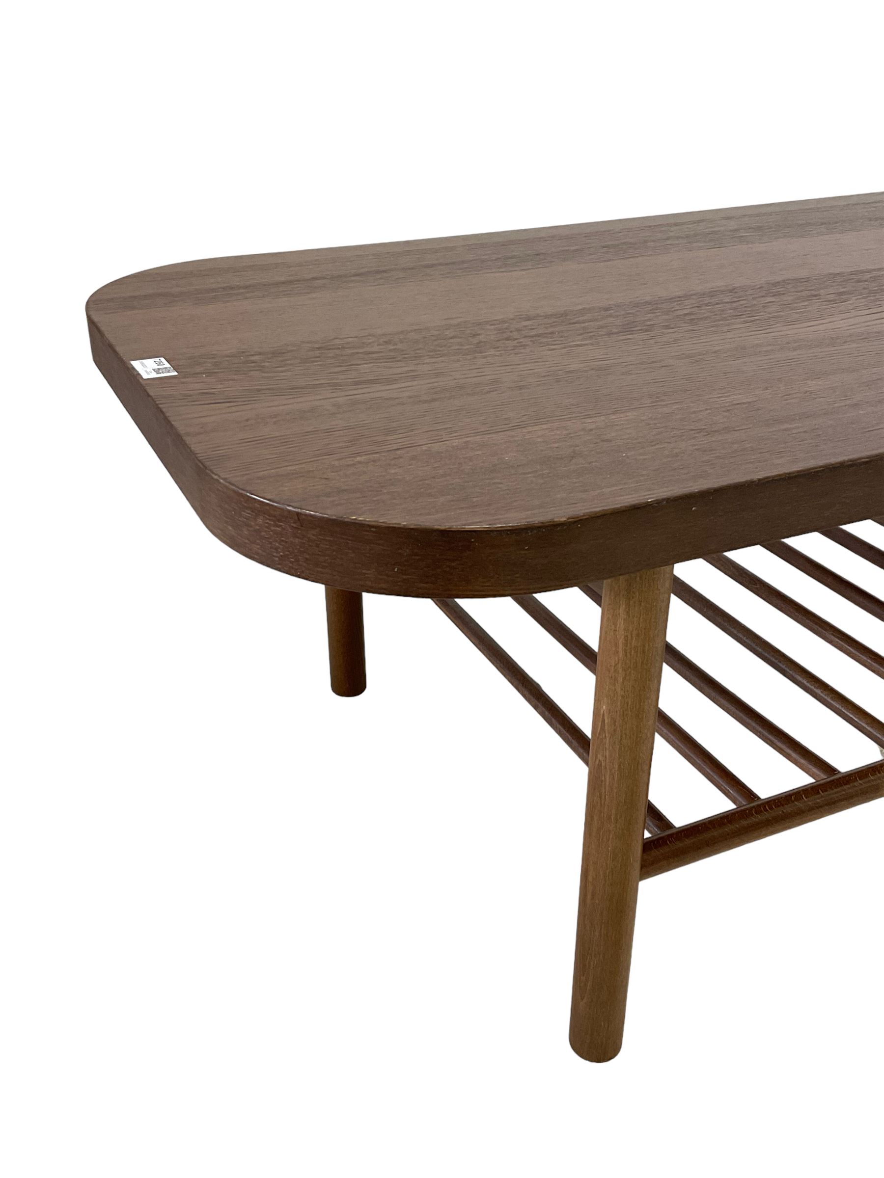 DS Oak coffee table, rectangular form with rounded corners, turned