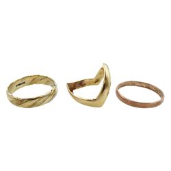 Three 9ct gold rings, including wishbone ring, rose gold wedding band and twist design band, all hallmarked 