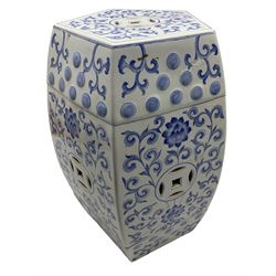 Chinese blue and white porcelain garden seat, of barrel form H52cm