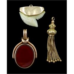 Victorian rose gold agate and bloodstone swivel fob, rose gold mounted sharks tooth, both 9ct and a 10ct gold tassel pendant