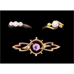 Gold single stone diamond ring and a three stone diamond ring, both 18ct and a 9ct gold amethyst and seed pearl bar brooch