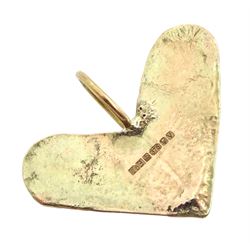 9ct gold heart shaped pendant set with a single cabochon garnet, by Jon Braganza, hallmarked