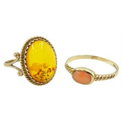 Gold single stone coral ring and a old single stone amber ring, both hallmarked 9ct