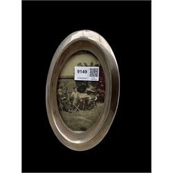 Silver oval photograph frame on easel stand, aperture size 13cm x 8cm Birmingham 1910