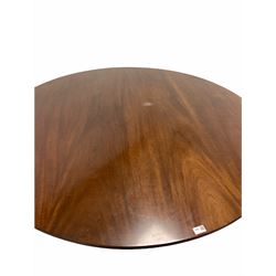 Georgian style mahogany circular dining table, raised on four reeded splayed supports, D153cm, H72cm