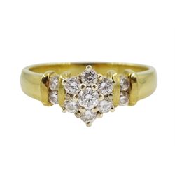 18ct gold round brilliant cut diamond cluster ring, with two diamonds either side set in the shoulder, stamped 750