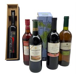 Bottle of Moet & Chandon Brut Imperial champagne in original cardboard box, Gallo Sycamore Canyon Cabernet Sauvignon 2005, Aigle Pinot Noir in presentation box and three other bottles of wine (6)