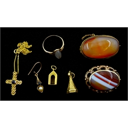 9ct gold banded agate brooch, Sheffield 1989, similar 9ct gold brooch, 16ct gold bloodstone fob, 18ct gold charm, 9ct gold garnet pendant necklace, 8ct gold stone set ring and earring