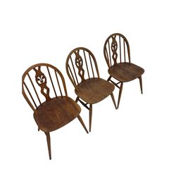 Ercol - set six dining chairs, the spindle and splat back over elm seat, raised on turned supports, united by stretcher 
