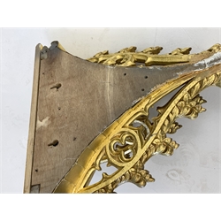 Large pair late 20th century oak gilt wall brackets of gothic design, carved with acanthus leaf decoration
