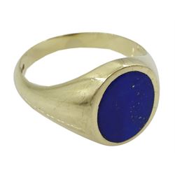 9ct gold oval lapis lazuli signet ring, London 1985