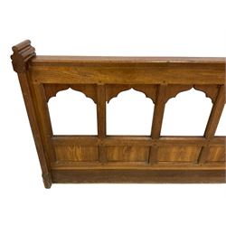 19th century oak ecclesiastical church rail or pew divider, with six panels and stepped and point ogee brackets, trefoil finials over stop chamfered uprights