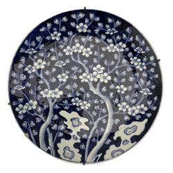 Chinese Qing Dynasty blue and white Prunus Blossom pattern charger, character mark beneath, D37cm 